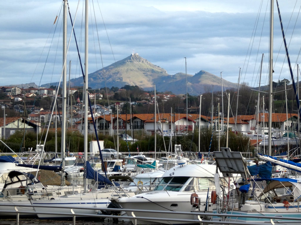 La Rhune Pays Basque vue depuis le fort de Socoa