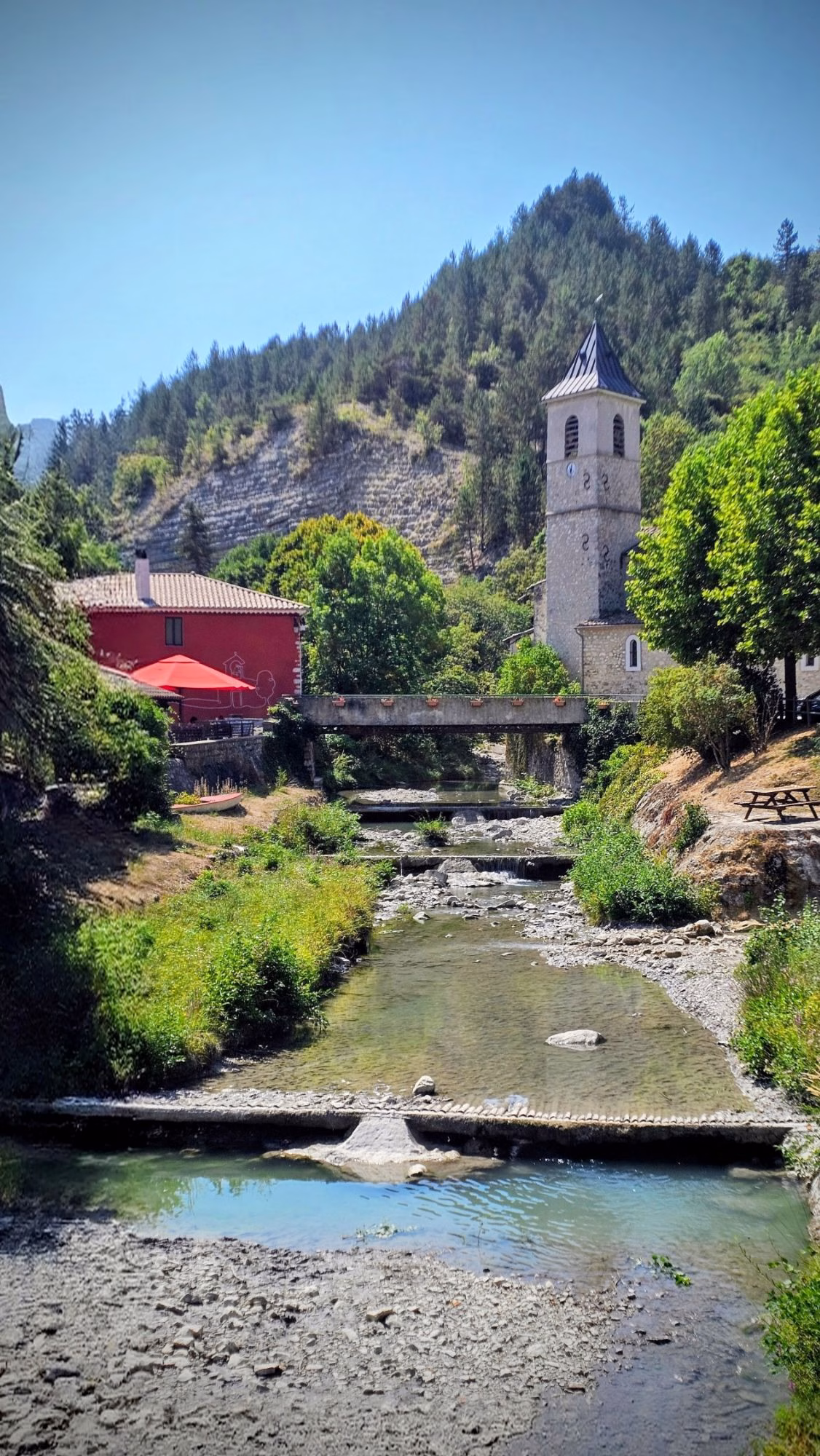 Les 5 plus beaux villages du Diois pour une escapade. 7 eglise saint-Nazaire le désert diois