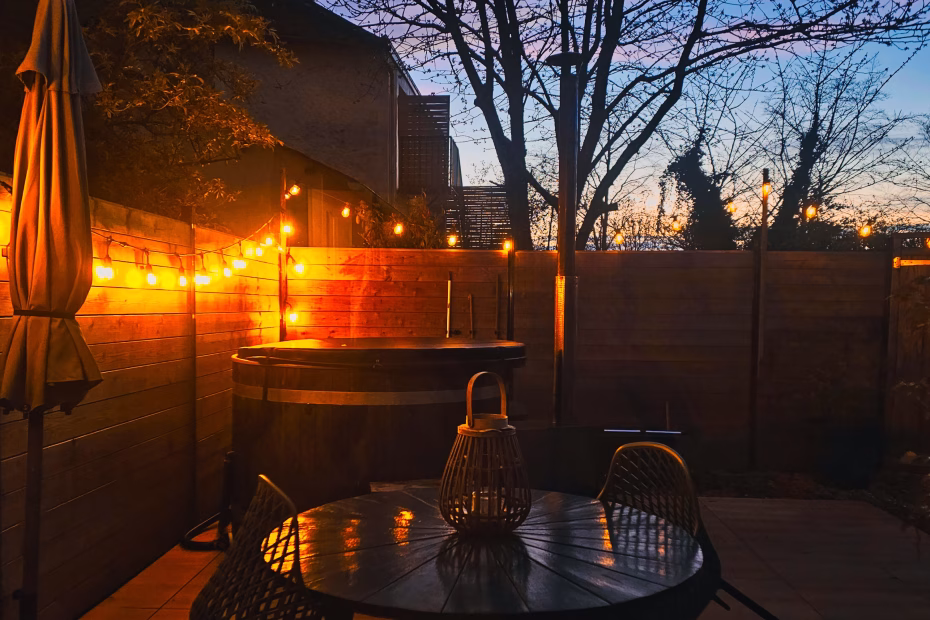 bain nordique bois chauffé — poêle intégré chalet love room Perche Normandie