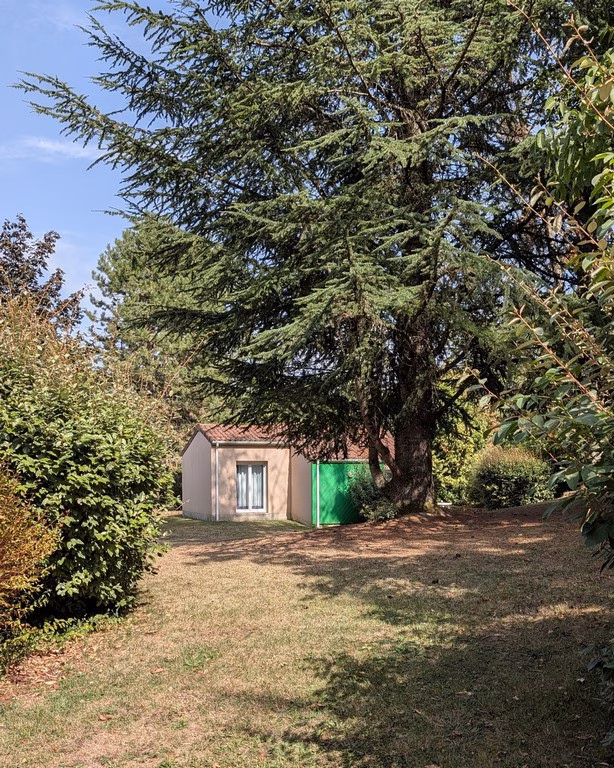 Gîte du village vacances en Haute-Vienne sous les arbres